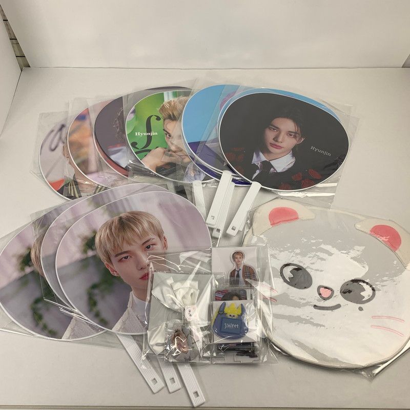 Stray Kids ヒョンジン グッズ まとめ うちわ トレカ ペンライトリボン アクスタなど セット売り ストレイキッズ スキズ 084-251127-nm-02-fuz