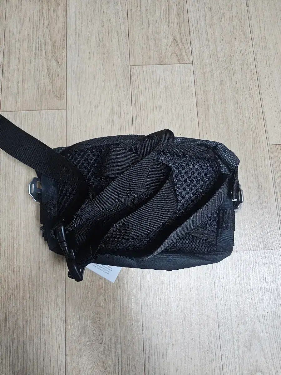 メタリック シルバー