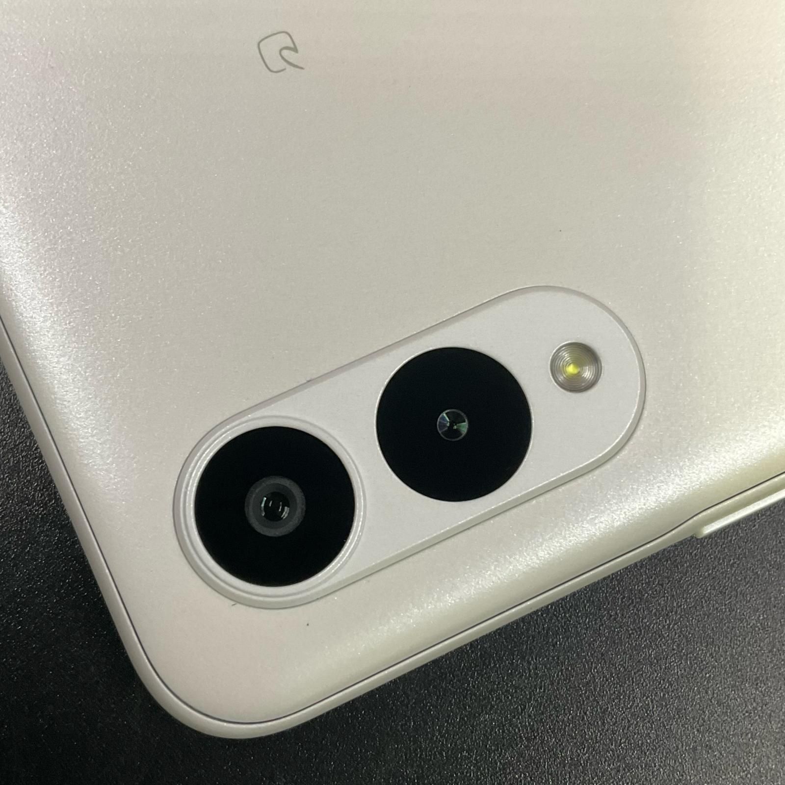 富士通 arrows We2 64GB ミストホワイト Softbank A402FC 白ロム 超美