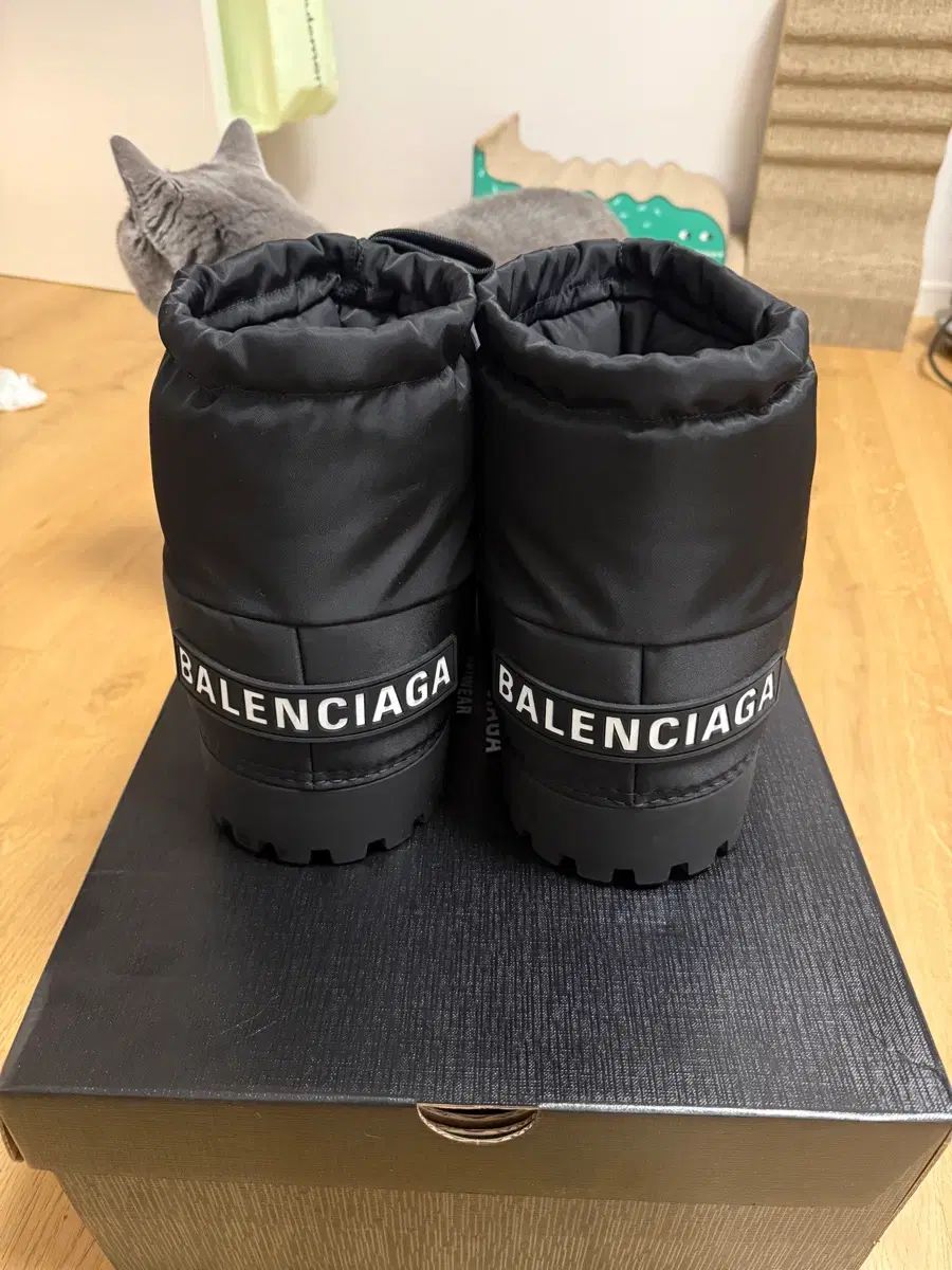 バレンシアガ スキー ブーツ アラスカ