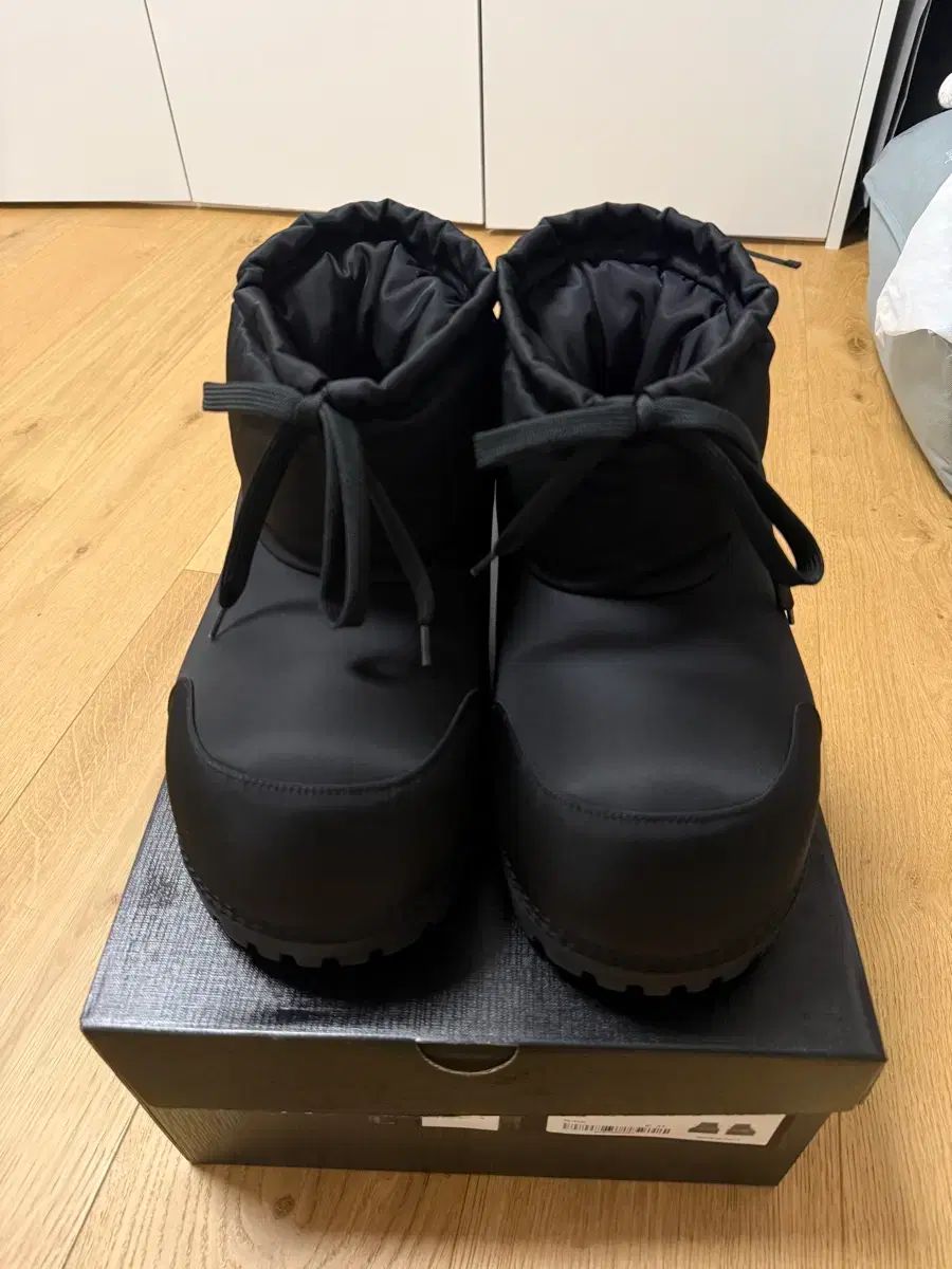バレンシアガ スキー ブーツ アラスカ
