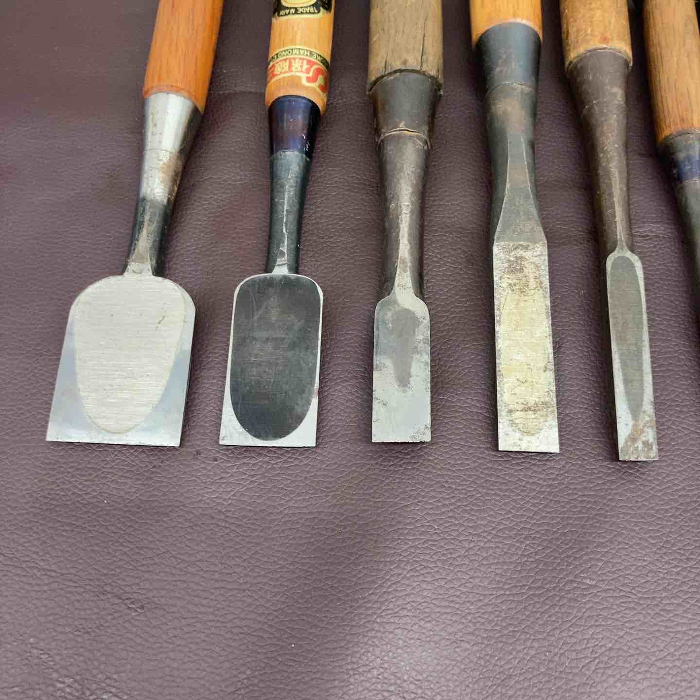【中古品】 鑿(のみ) 11本まとめ 勝國3本・吉次・幸四郎・守光・忠助・海弘・久五郎・利信・菊貞 のみ 鉋 和工具 大工道具 【東大和店】 中古品】 鑿(のみ) 11本まとめ 勝國3本・吉次・幸四郎・守光・忠助・海