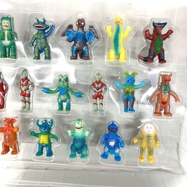 8*)様 ウルトラマン怪獣フィギュア BULLMARK 11月7日(月) 12:00より受注開始】『ウルトラマン』墓場の画廊