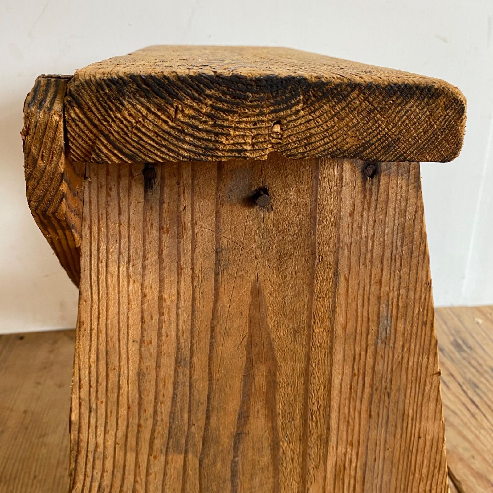 昭和レトロ　ヴィンテージ　木製スツール　花台　踏み台　古道具 アンティーク 古家具 古道具 古い木製踏み台 花台 スツール y301