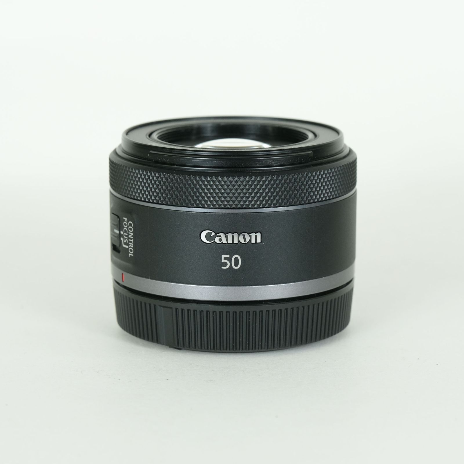 canon RF50mm f1.8 STM  純正フィルター付き　美品 Canon RF50mm F1.8 STM / 純正フード、フィルター付 - メルカリ