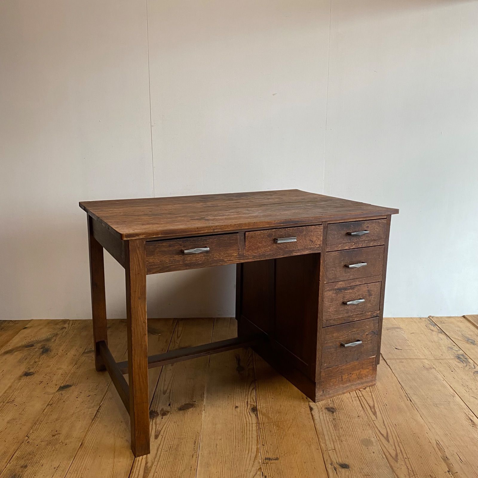 古い木製の片袖机　小引き出し6杯　ワークデスク　作業台　引き出し　古家具 アンティーク 古家具 古道具｜木製デスク 片袖机 引き出し付き y307