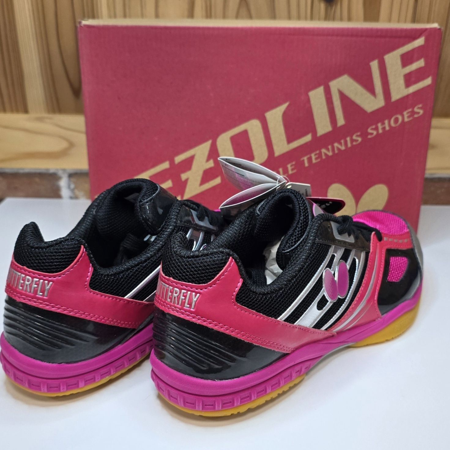 バタフライ レゾラインマッハ ブラック×ピンク 26.0 cm BUTTERFLY