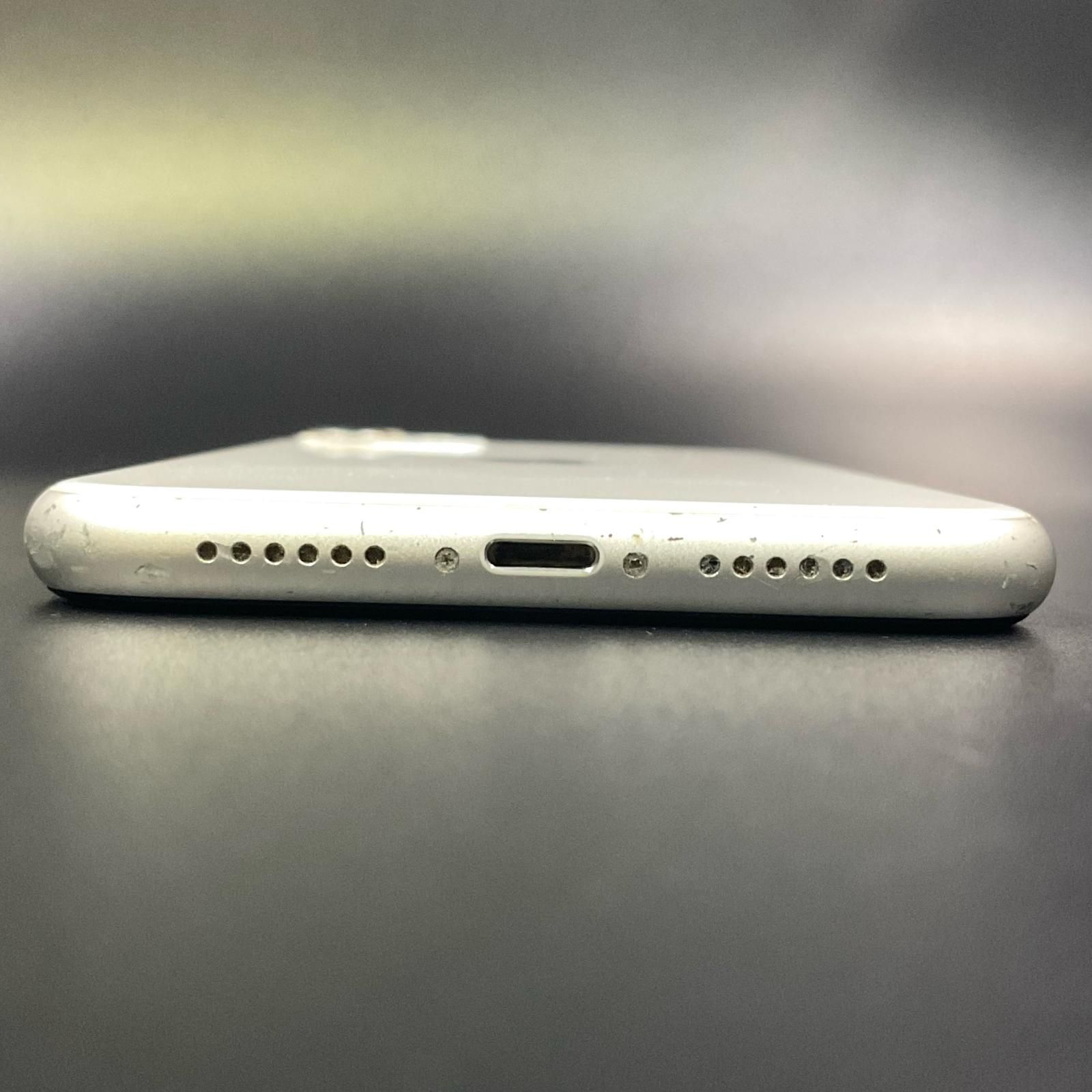 iPhone 11 64GB ホワイト au 白ロム 動作確認済 74%【全額返金保証