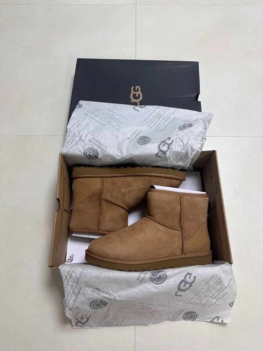 290 アグ Classic ミニ ブーツ チェスナット オーバロック スティッチ