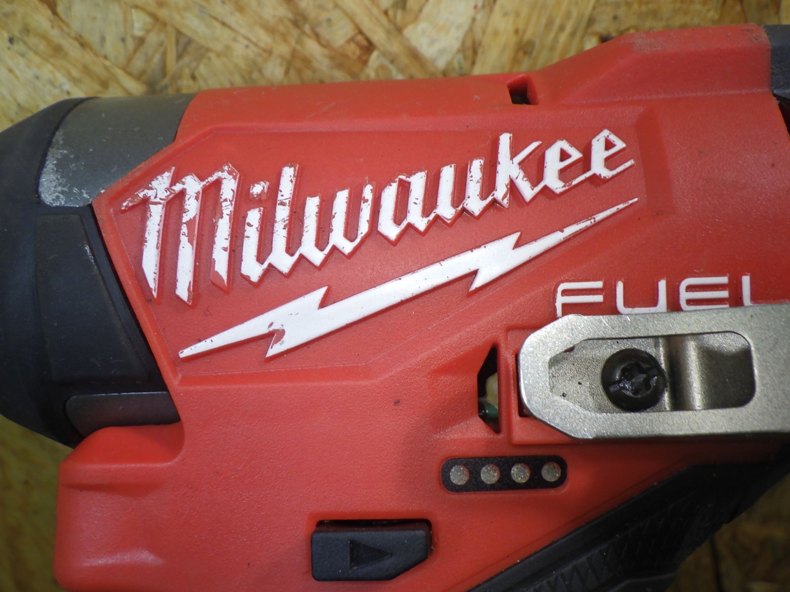 ネジ締めや穴あけ作業に ミルウォーキツール インパクトドライバ M 12 FID 2 品