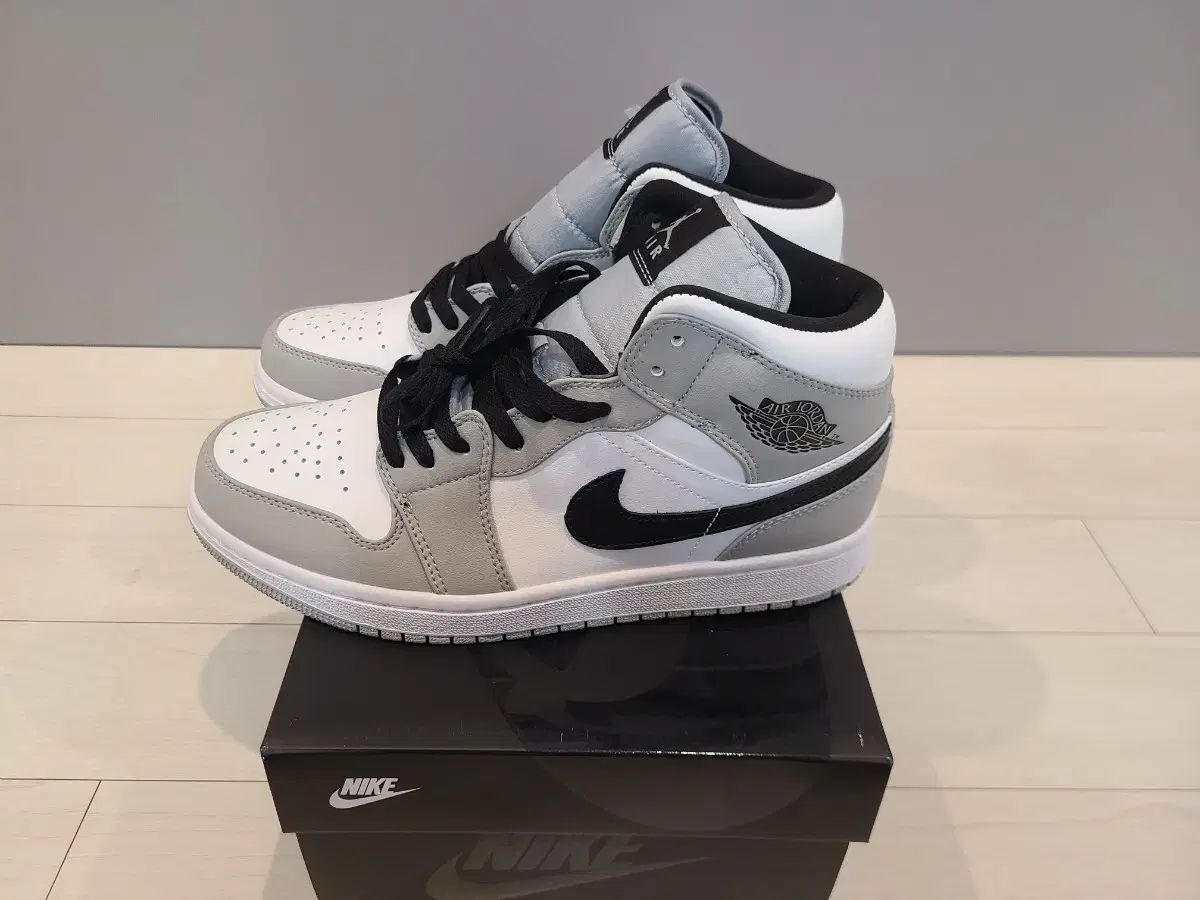 ナイキ エア ジョーダン 1 ミッド グレー 白 265 mm