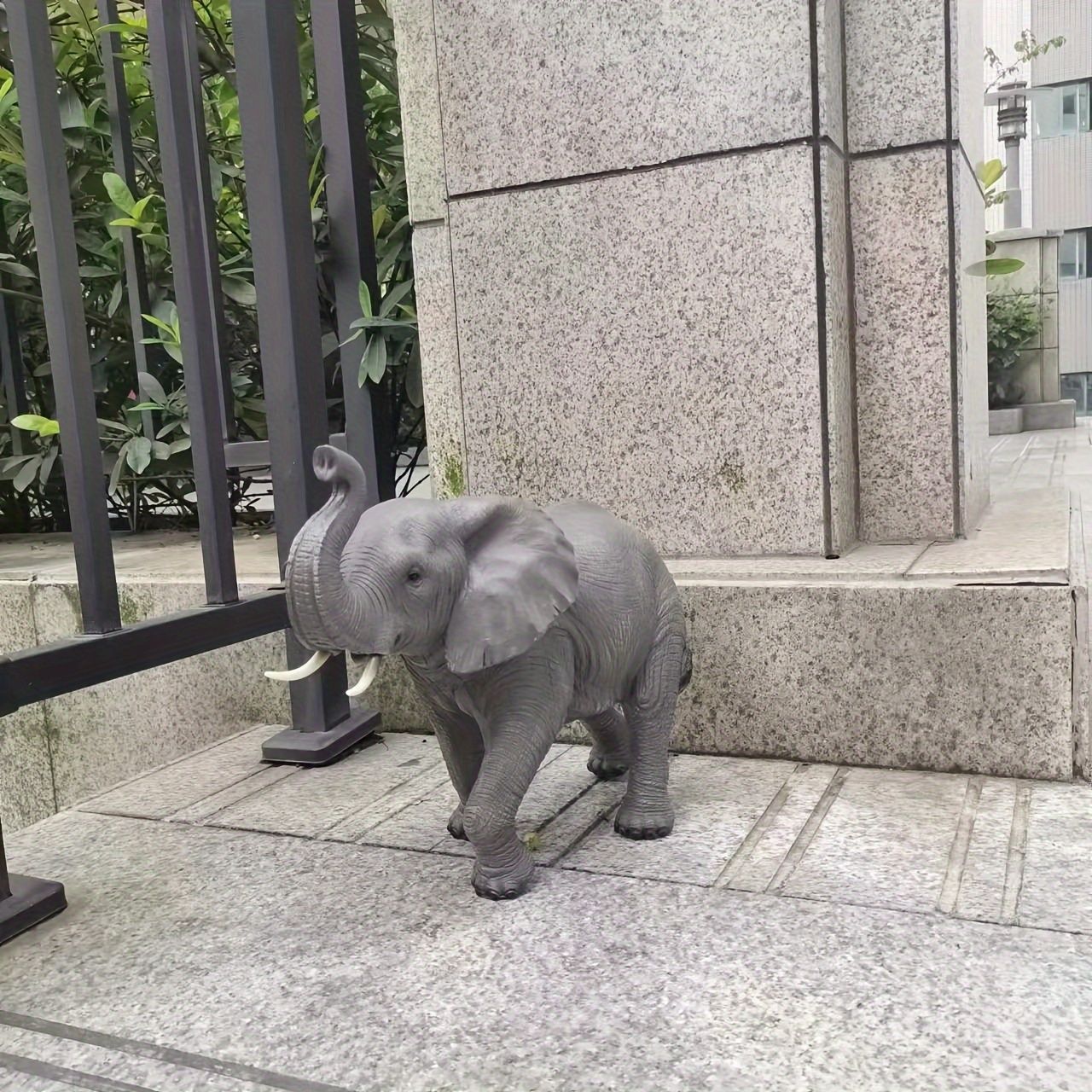  置物 オブジェ ガーデンオーナメント ゾウ 像 リアル 室内 屋外 インテリア 玄関 リビング ダイニング 装飾 庭 ガーデニング 装飾 ガーデン 樹脂 アニマル 動物 ギフト プレゼント 贈り物 小物入れ 置物 インテリア小物