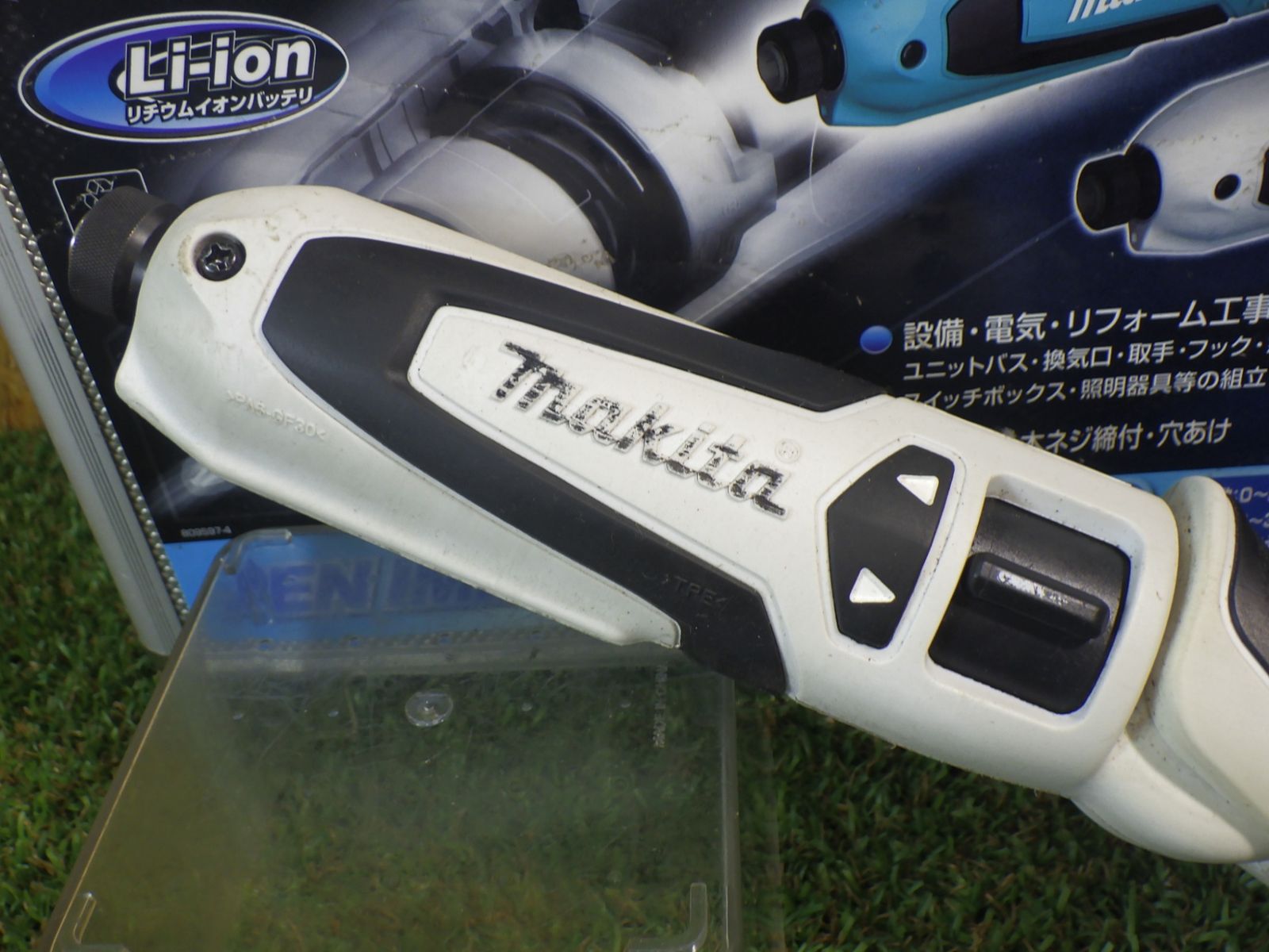 電気設備などの組み立てに マキタ 充電式ペンインパクトドライバ 7.2 V 1.0 Ah 白 バッテリー搭載 品