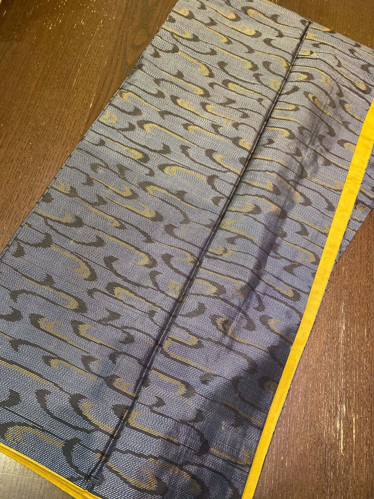 まとめ売り】正絹大島紬7枚 リメイク素材 ハンドメイド向け - メルカリ