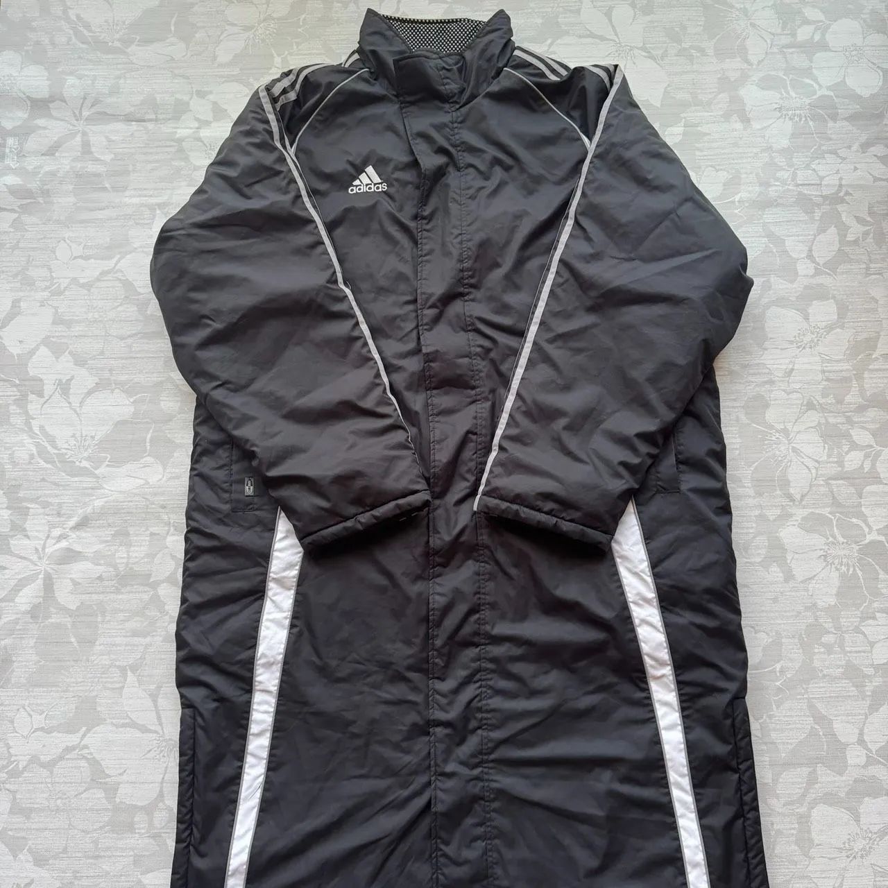 ベンチコート アディダス 中綿 ロング コート ベンチコート sizeL/黒