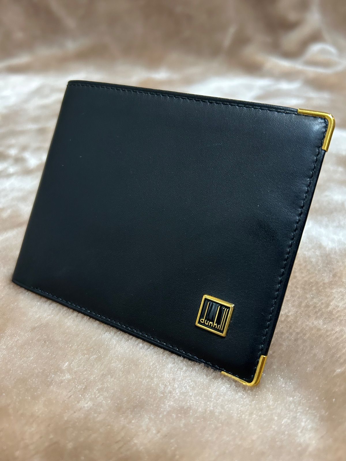 dunhill ダンヒル 二つ折り財布 折財布 さいふ サイフ wallet 小銭入れ無 札入れ black ブラック黒色系 無地ロゴレザースペイン製メンズmen’s男性用紳士
