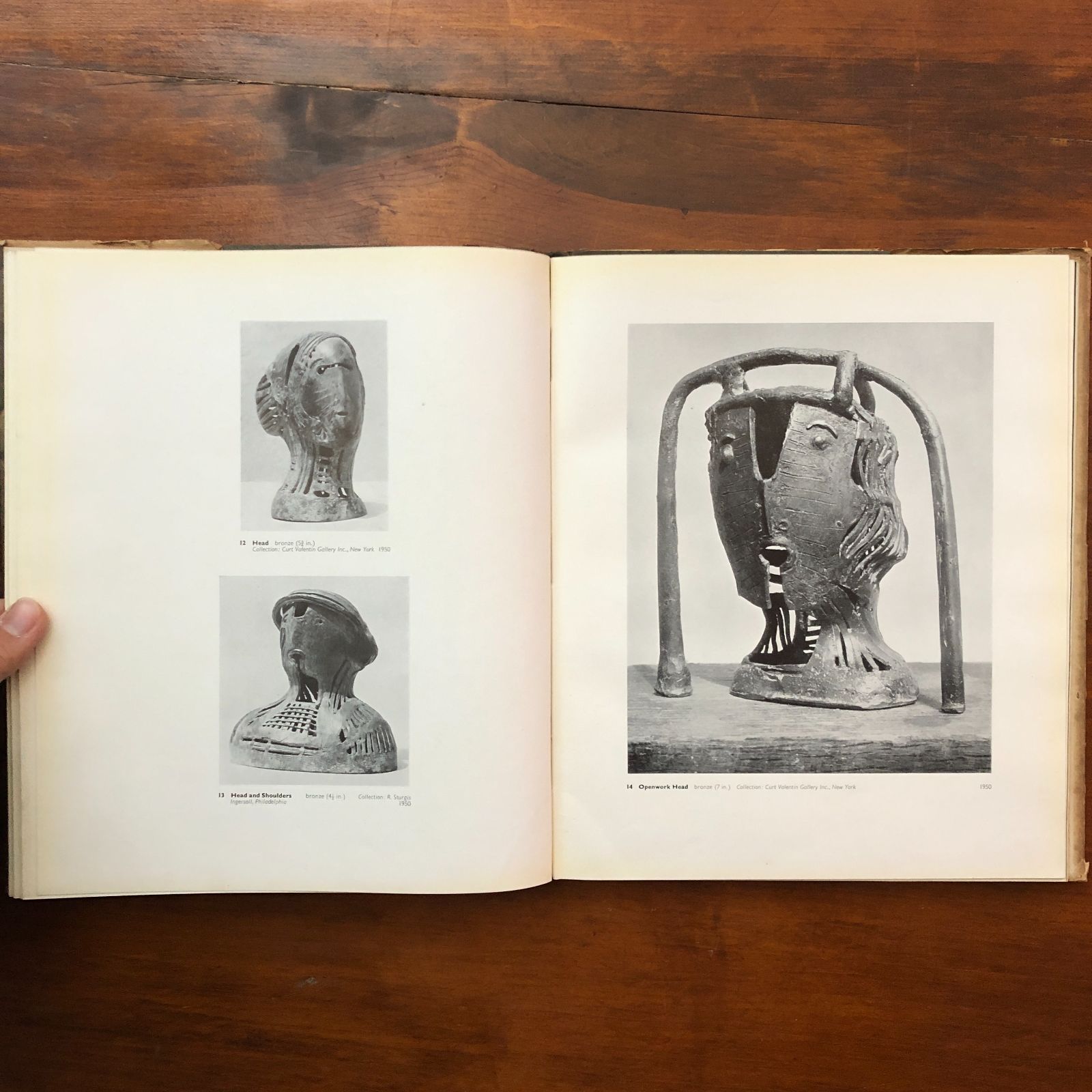 Henry Moore Volume Two: Sculpture and Drawings Sin Herbert Read