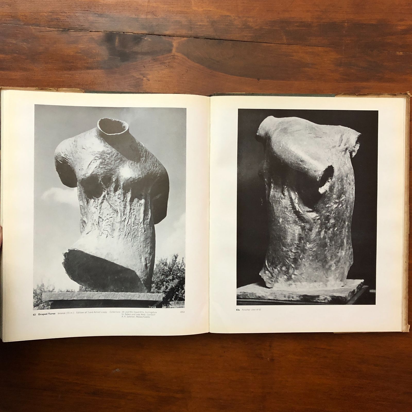Henry Moore Volume Two: Sculpture and Drawings Sin Herbert Read