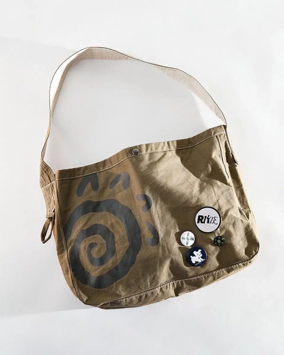 RIIZE ライズ ✕ Face the Sun LOVE コラボ メールバッグ