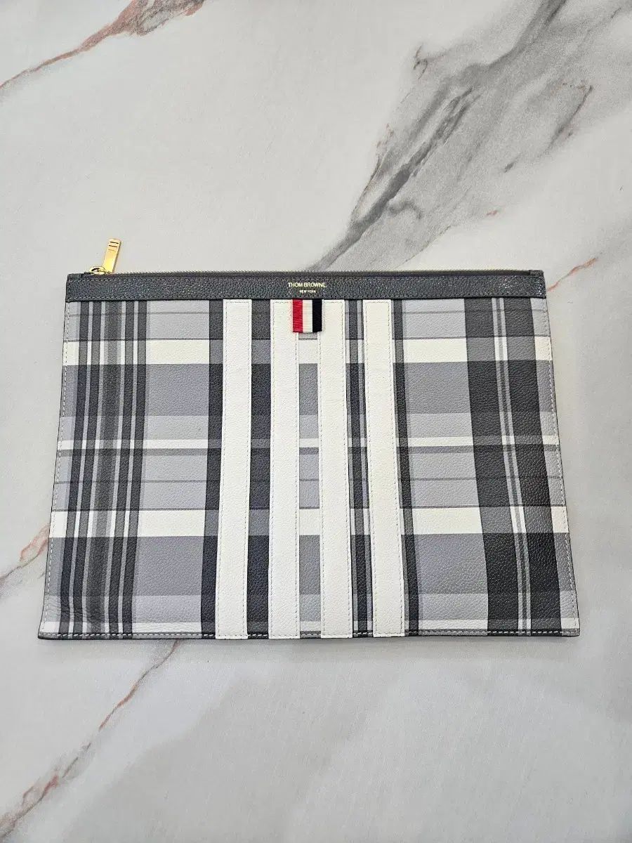 トム ブラウン 斜めボーダー 袖ストライプ CHECK パータン クラッチバッグ ポーチ ペブルグレイン
