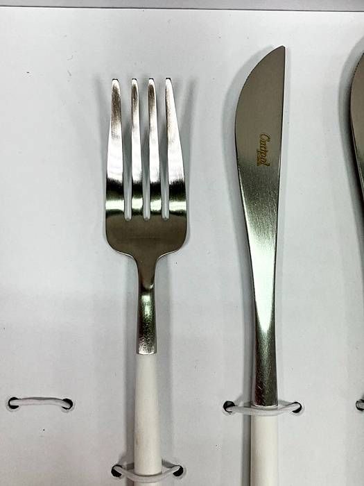 ♥ クチポール ゴア ホワイト フォーク＆ナイフ ブラック ナイフ＆スプーン 計4本セット