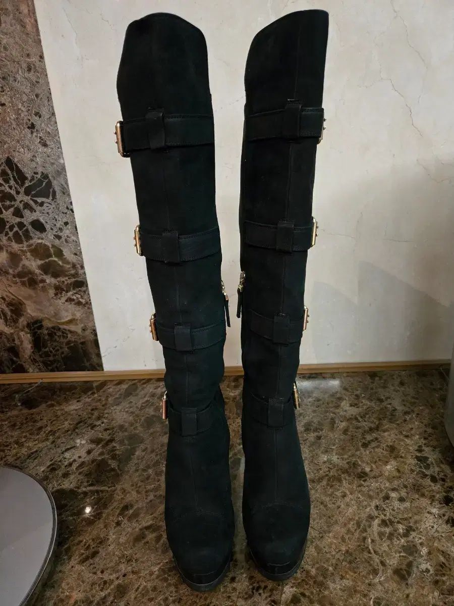 フェンディ ブラック スウェード ロングブーツ