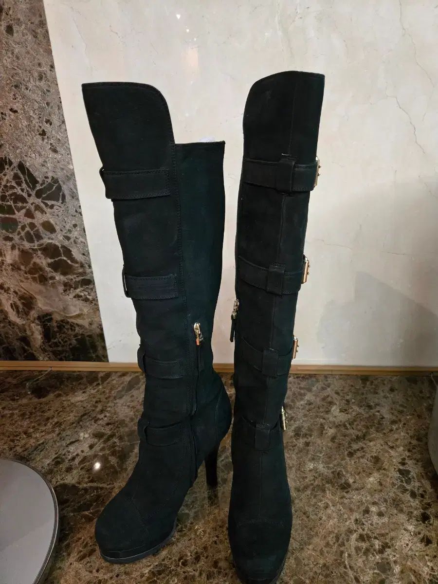 フェンディ ブラック