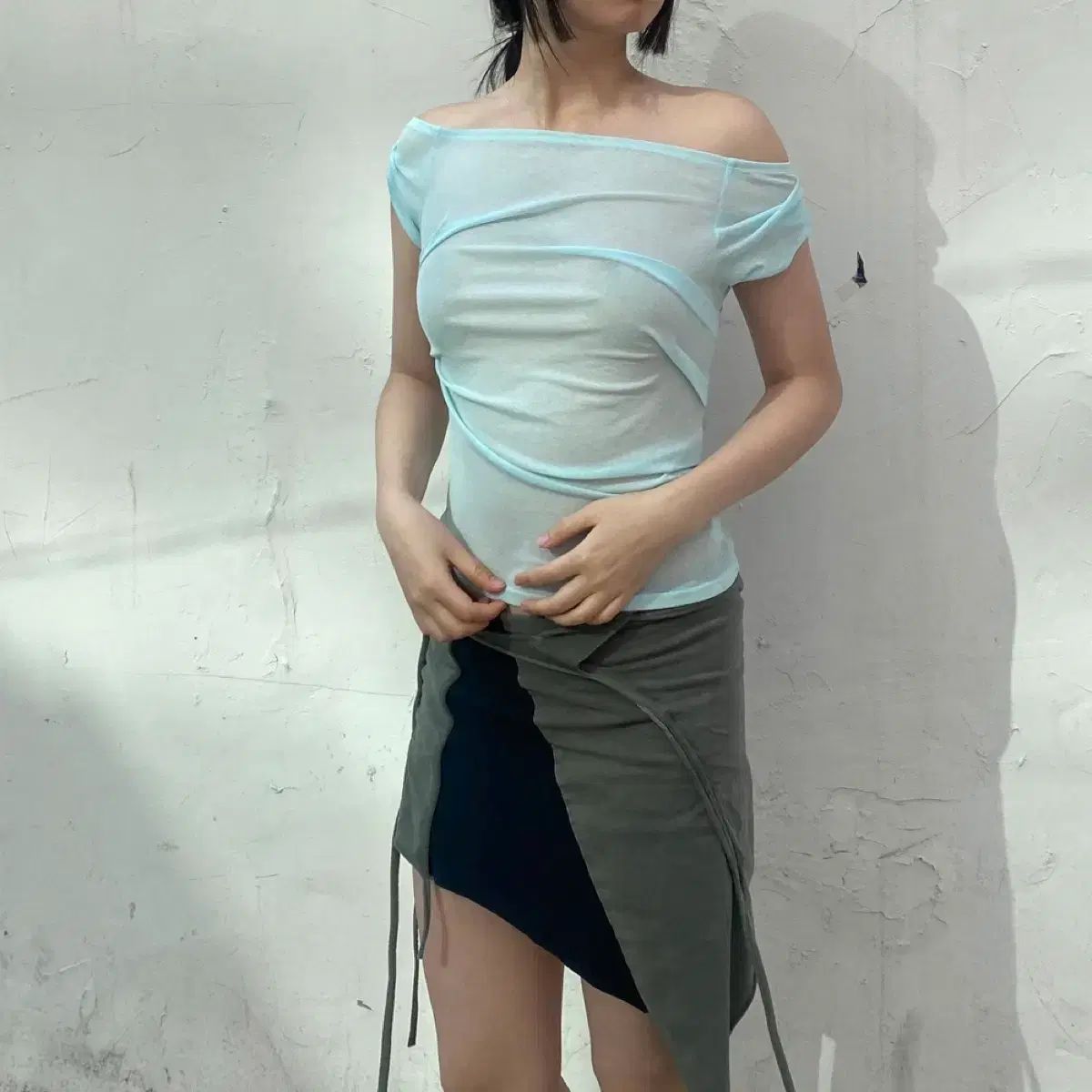 ララミミ ドレープ オフショルダー トップス シアン 36