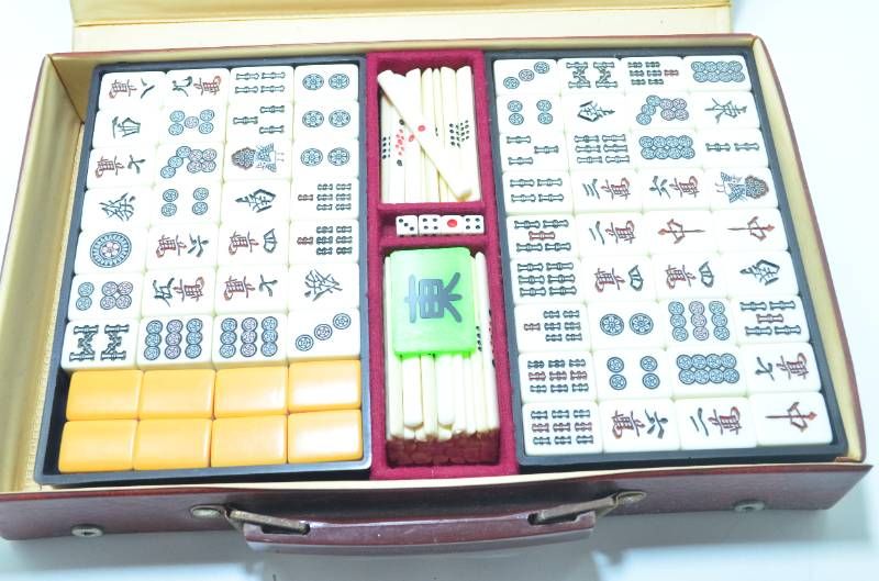 麻雀牌 任天堂 役満 おもちゃ メルカリ 任天堂の麻雀牌（中古含む）のまとめ。役満シリーズ鳳凰までを一覧化し 未使用新品！任天堂 マージャン しおり付き NINTENDO昭和レトロ アンティーク 玩具 麻雀 | 昭和レトロ 新品未使用