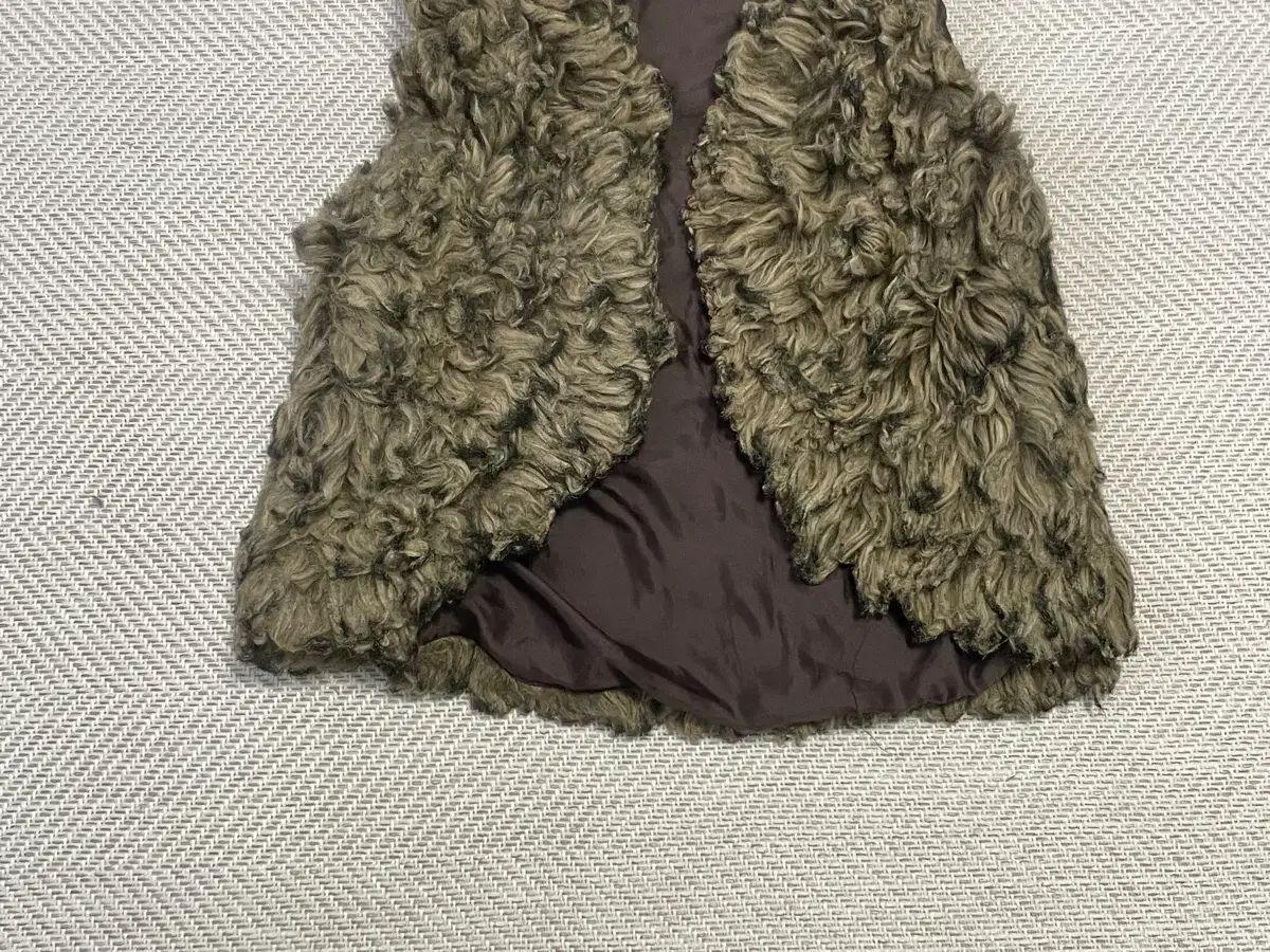 エコレ テクスチャー カーリー ボヘミアン ファー ベスト J 03413