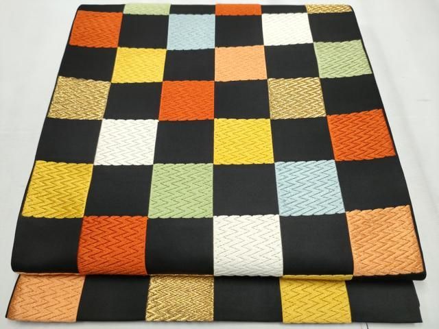 平和屋着物○六通柄袋帯 唐織 割引 市松文様 黒地 金糸 正絹 逸品