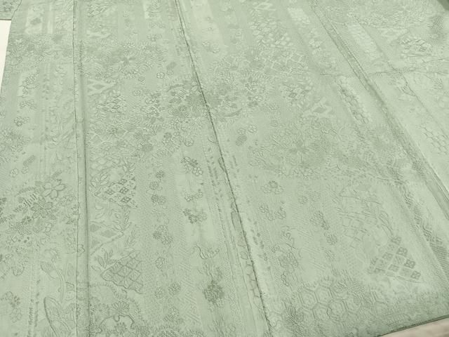 上質な色無地 草花地紋