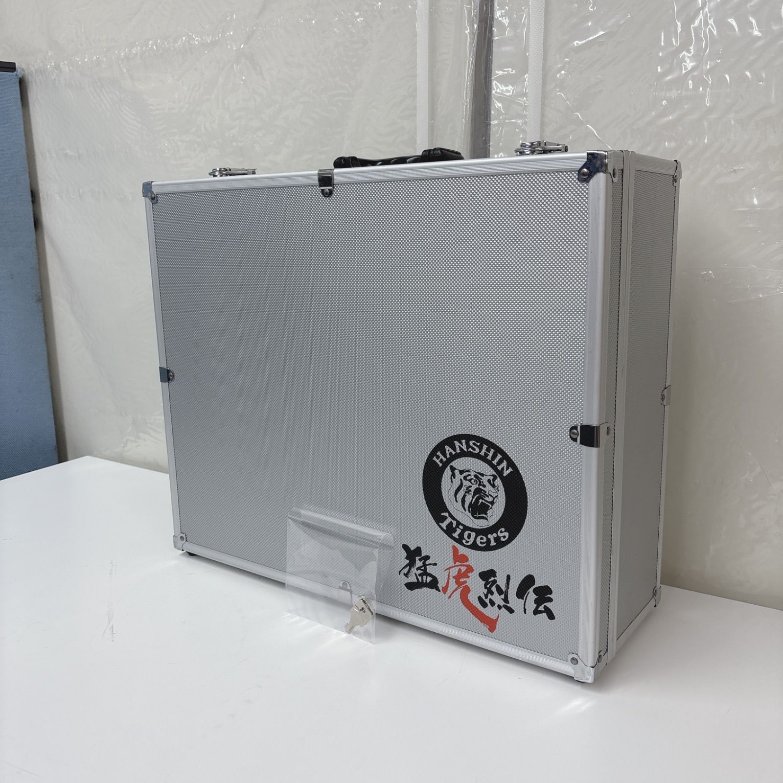 I759 🌈 阪神タイガース 猛虎列伝 アルミケース ⭐ クリーニング済