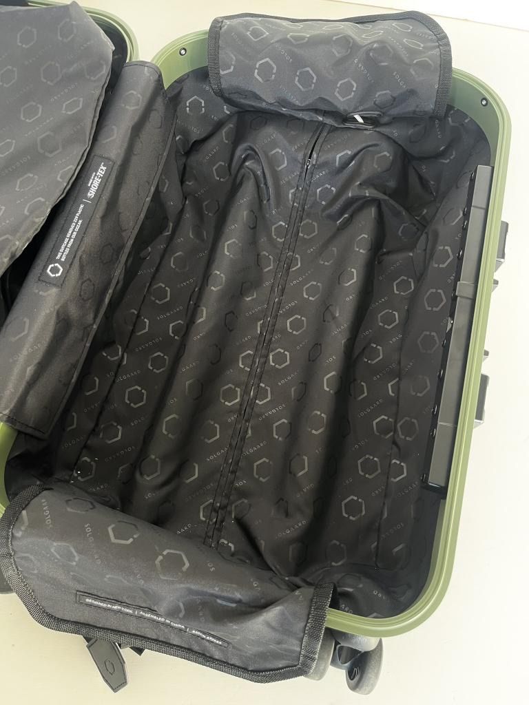 ソルガード Carry on Closet 時短スーツケース キャリーケース 機内持ち込み可 39 L 定価47 300円 み 6460673 キャリーカート 旅行かばん 小分けバッグ 旅行用品