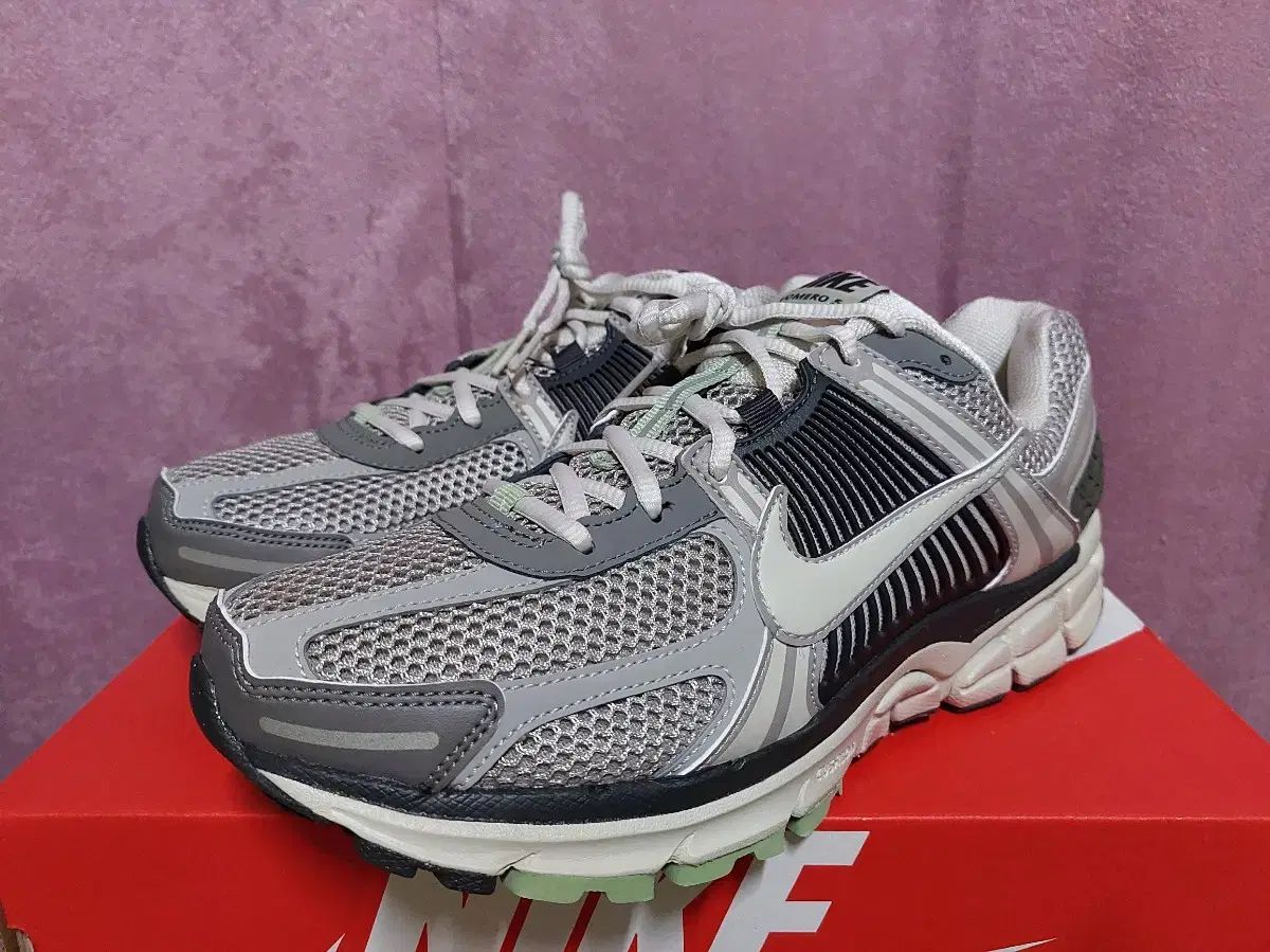 ナイキ ズーム ボメロ 5 コブルストン 275