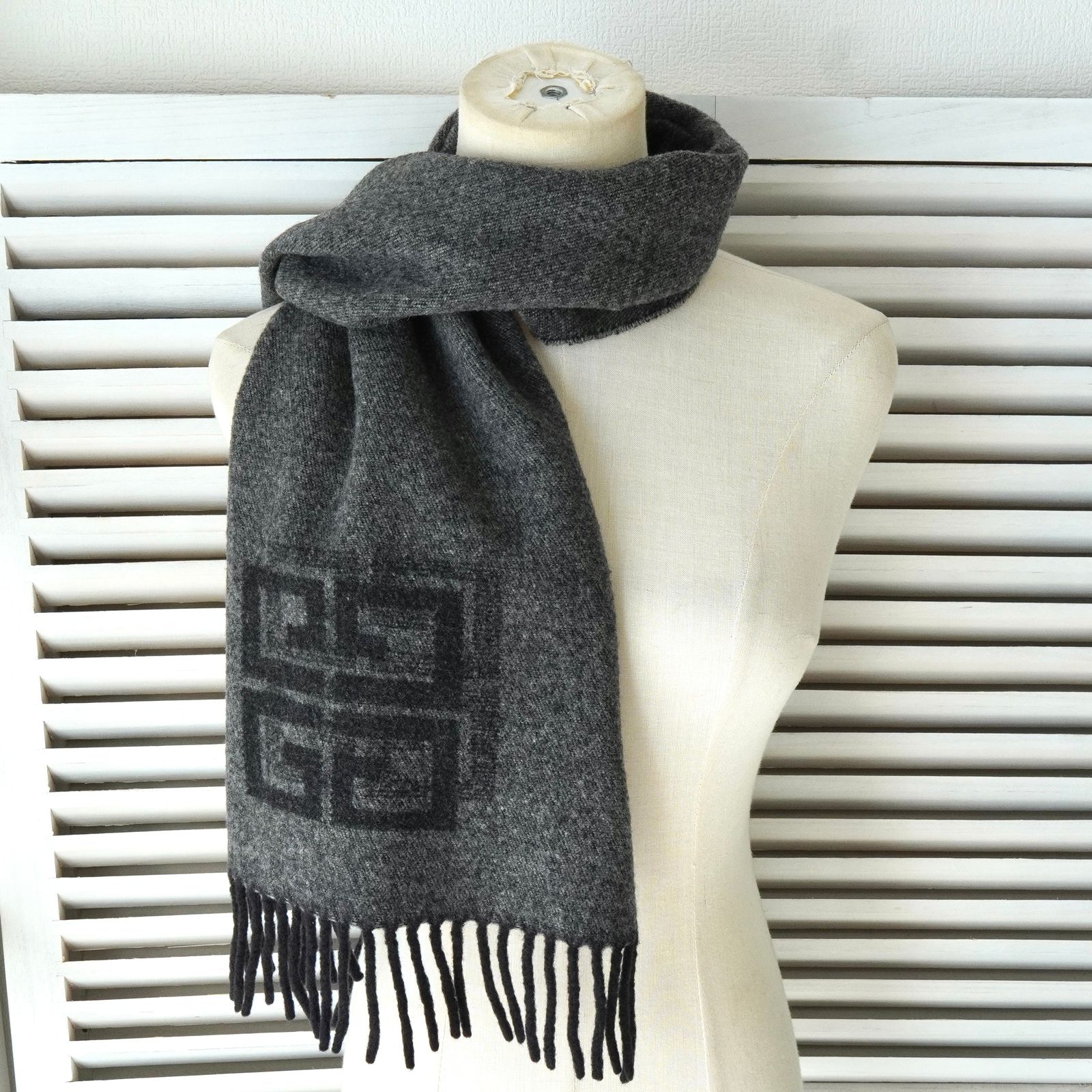 BlackFriday限定割引5％オフ】ジバンシィ ヴィンテージ 4Gロゴ ウール