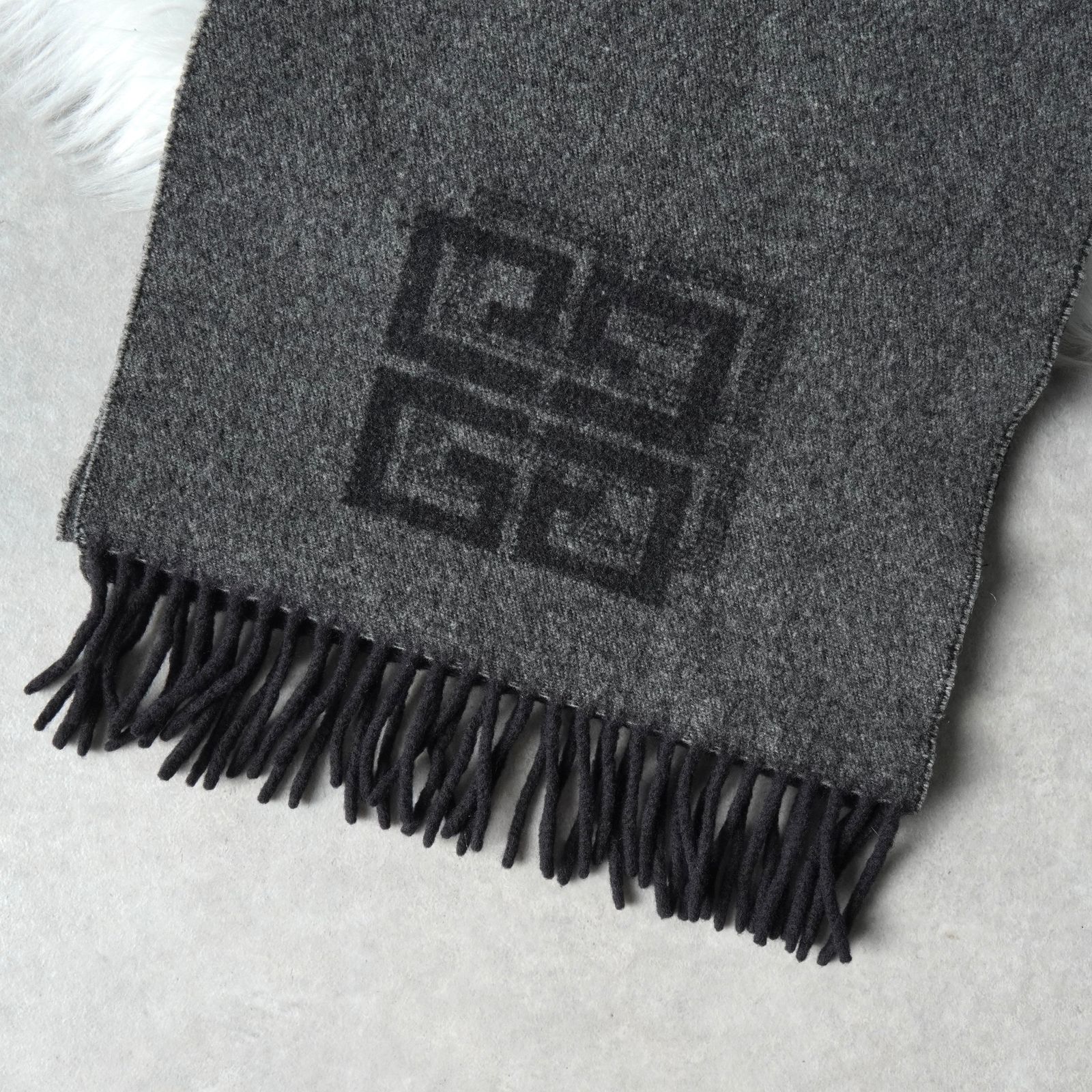 BlackFriday限定割引5％オフ】ジバンシィ ヴィンテージ 4Gロゴ ウール