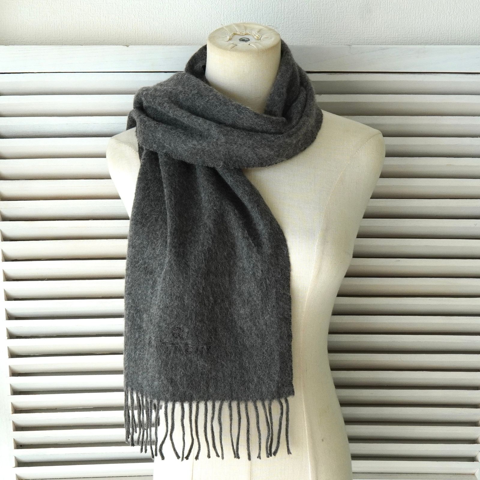 BlackFriday 割引5％オフ ジバンシィ ヴィンテージ カシミア ロゴ マフラー グレー