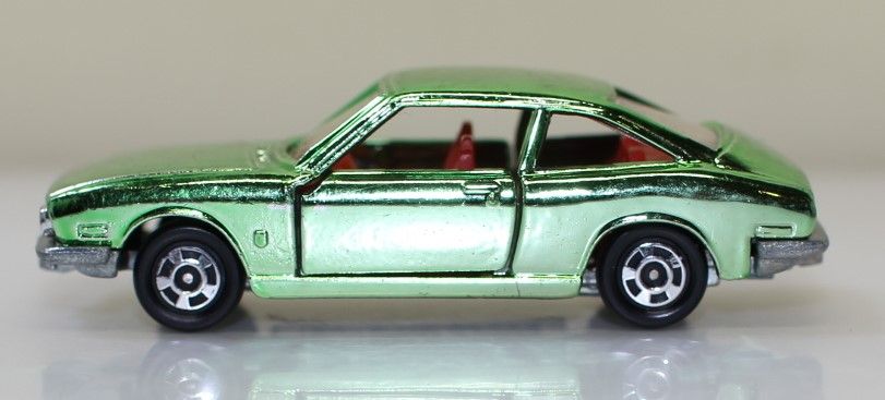 USED 箱無し トミカ 黒箱 10 いすゞ 117クーペ 1800XE 1/62 日本製