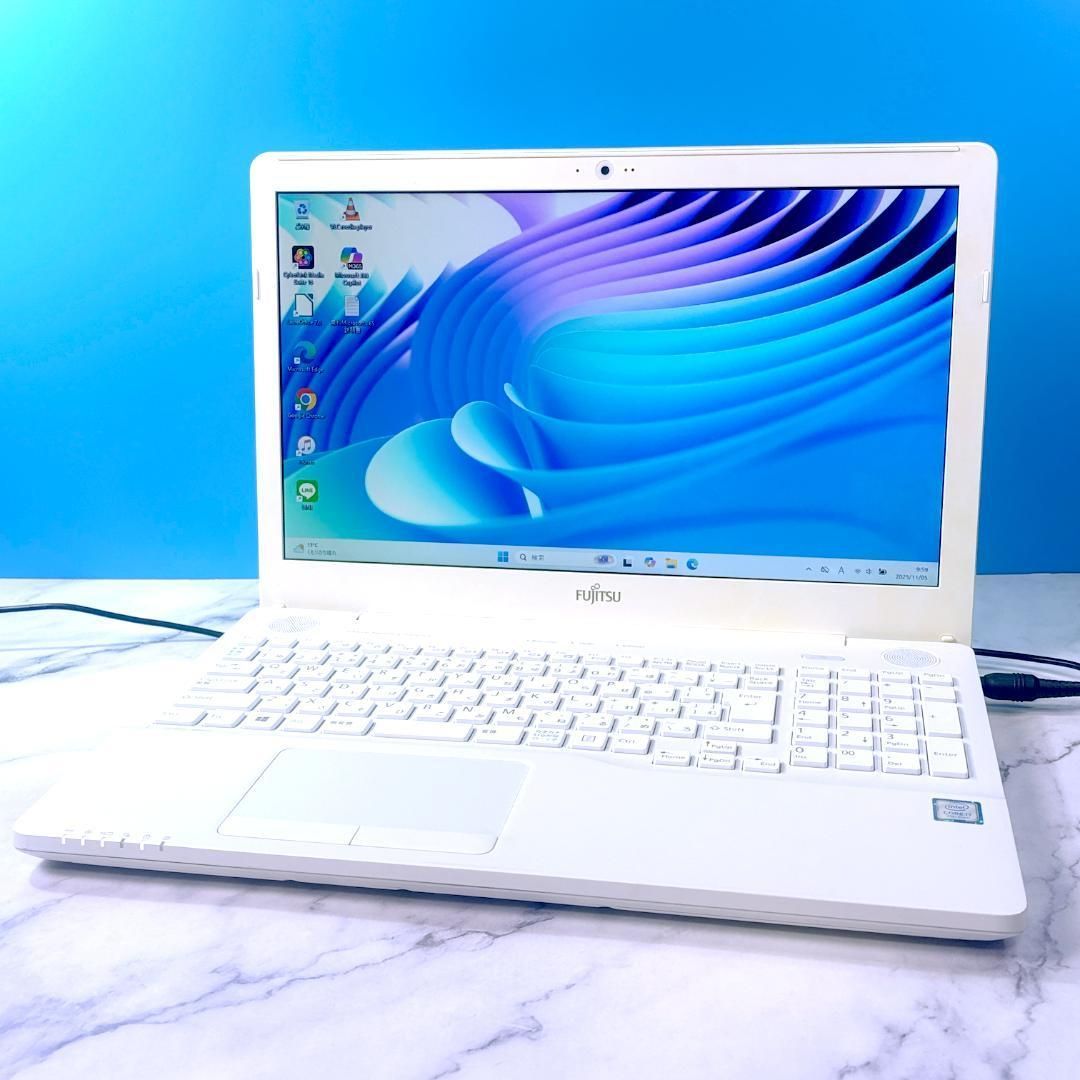 Corei7・16GB・SSD・DVDマルチ・Win11・ホワイトノートパソコン - メルカリ