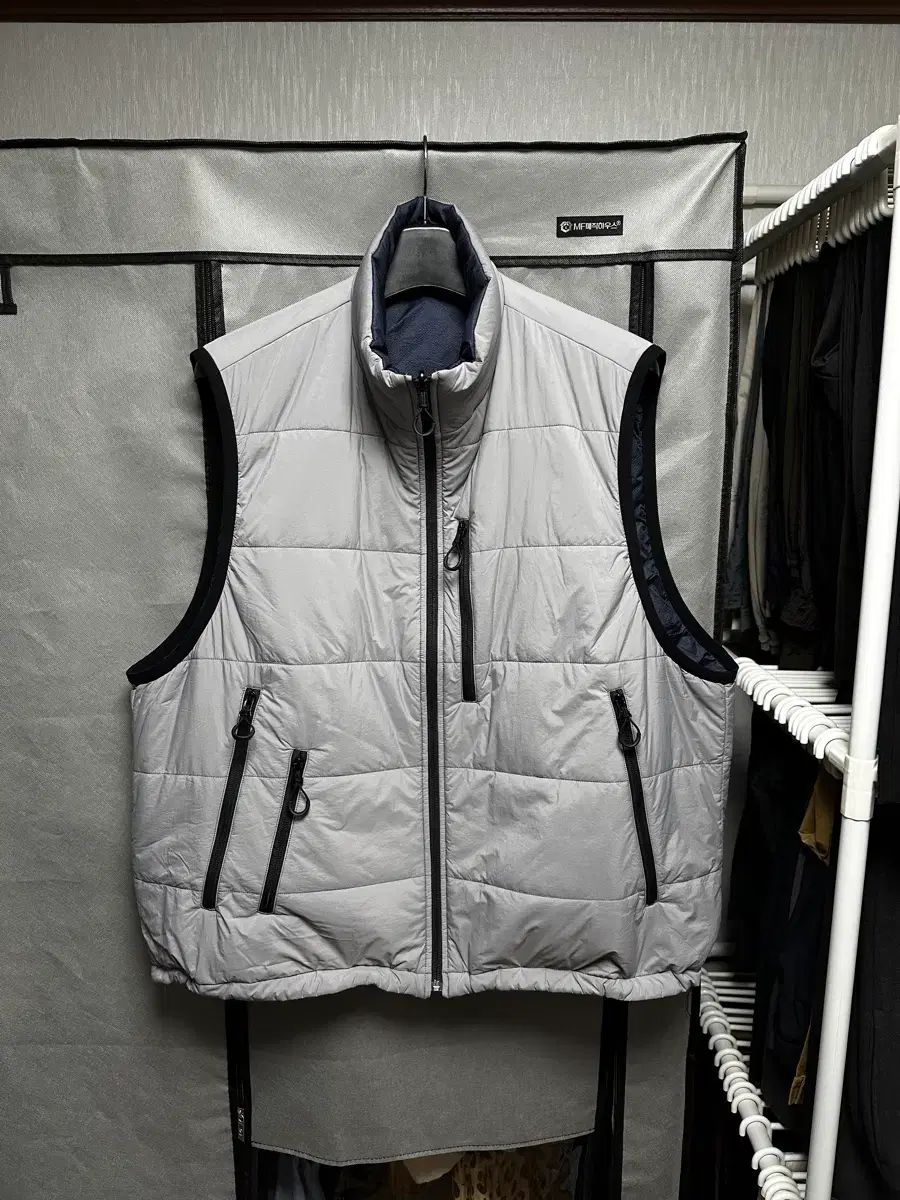 3 ウール moif functional uniform リバーシブル ベスト