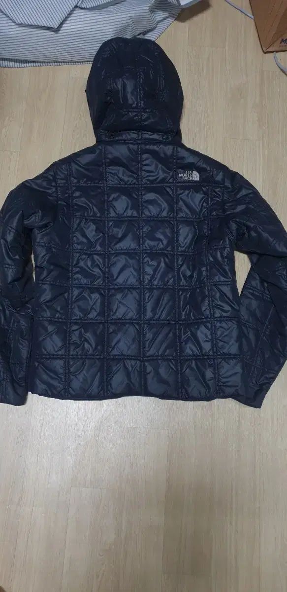 THE NORTH FACE ザノースフェイス レディース フード 軽量ダウン ブラック 100