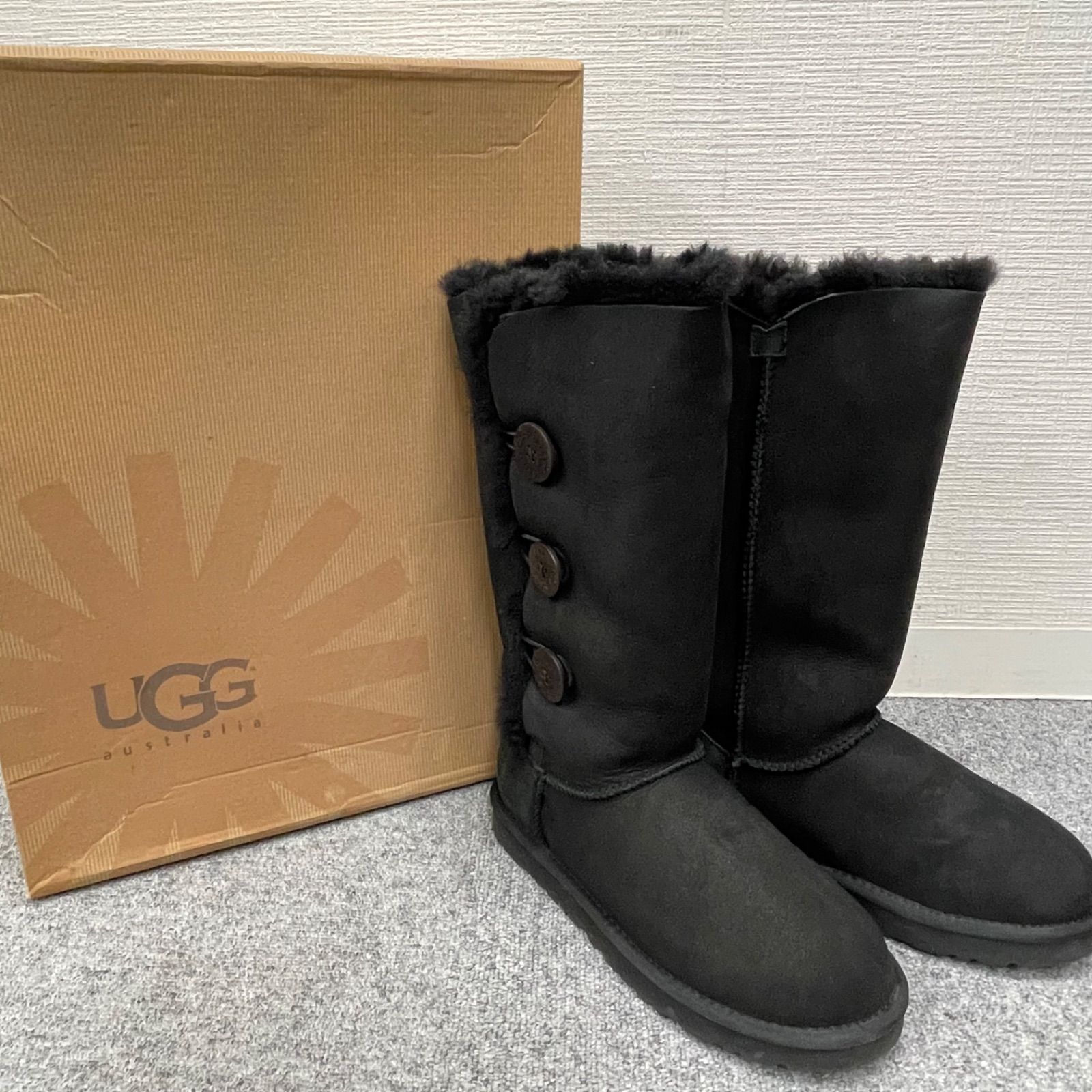 NPA】24cm UGG アグ ベイリーボタン トリプレット ブーツ - メルカリ