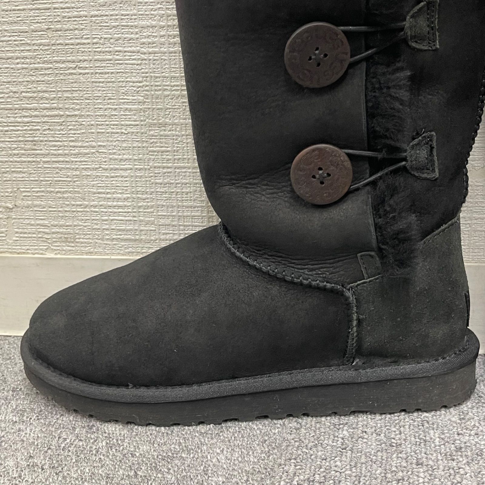 NPA】24cm UGG アグ ベイリーボタン トリプレット ブーツ - メルカリ