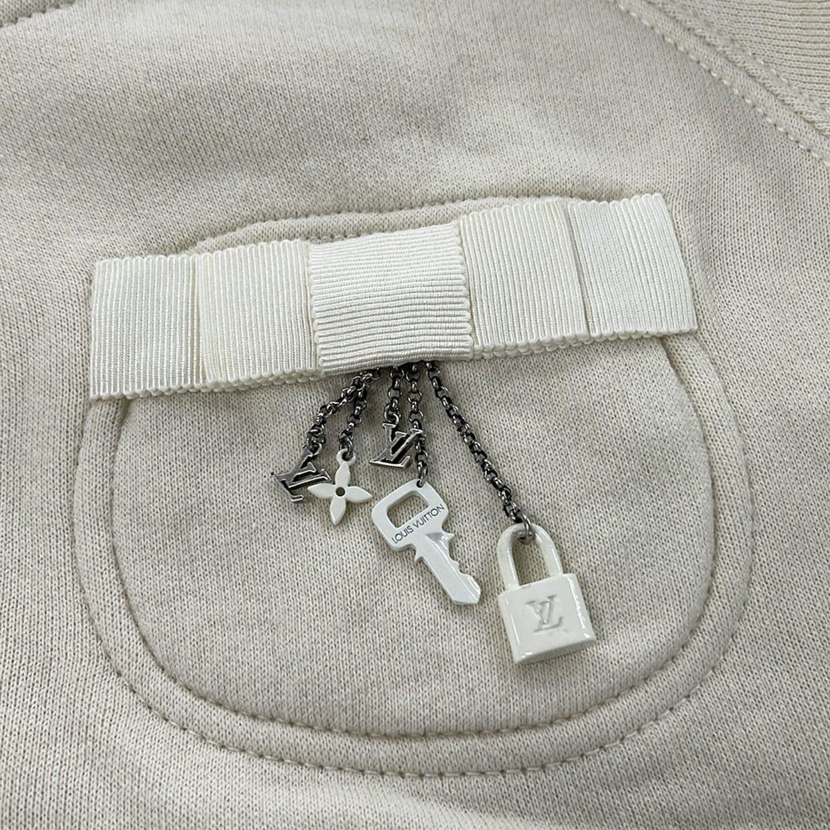 LOUIS VUITTON ルイヴィトン 半袖カットソー サイズM レディース - RW 052 W アイボリー リボン 半袖(Tシャツ) Tシャツ カットソー トップス