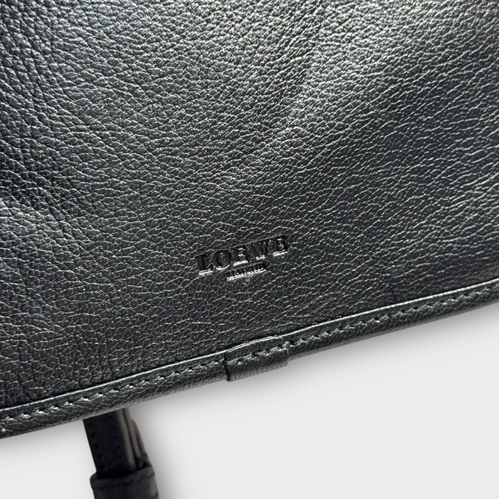 超美品！LOEWE ロエベ ロゴ型押し レザー ショルダーバッグ サコッシュ 