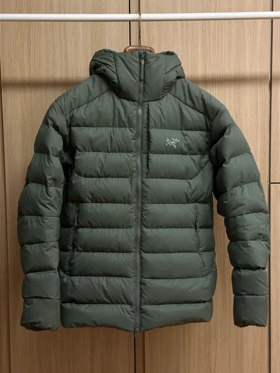 アークテリクス トーリウム フーディー ポリッジ S サイズ | セリウム アトム