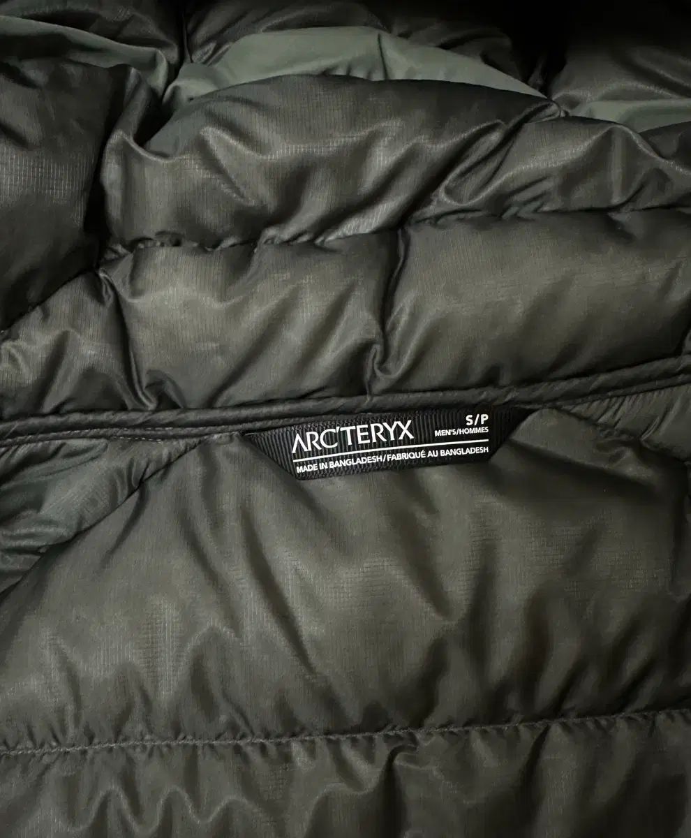 アークテリクス トーリウム フーディー ポリッジ S サイズ | セリウム アトム