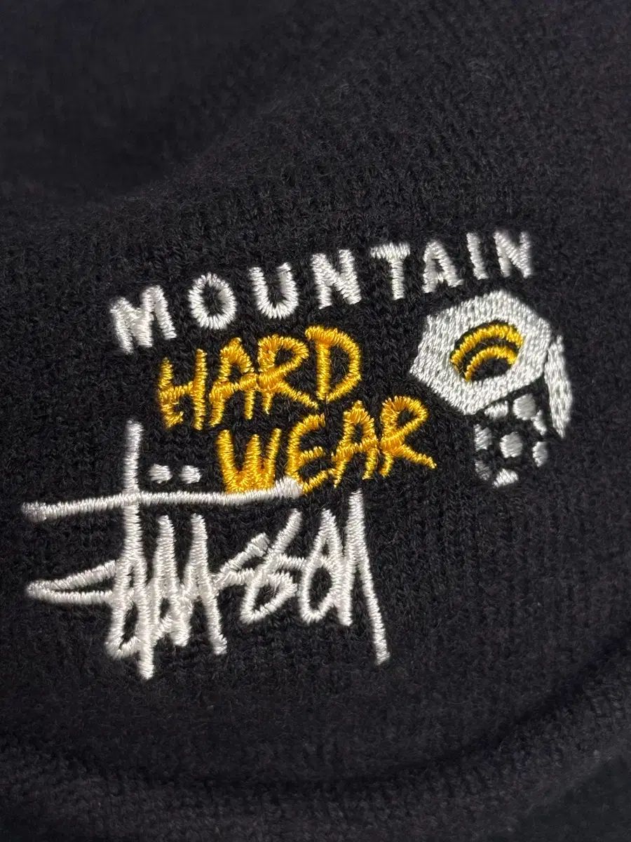 STUSSY x マウンテン ハードウェア イヤーフラップ ショートビーニー ブラック