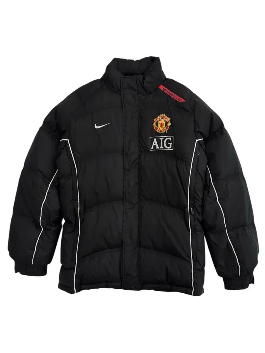 NIKE マンチェスターユナイテッド ダウンジャケット刺繍ロゴ　AIG 送料無料！ ナイキ✖️ マンチェスターユナイテッド 刺繍ロゴ ダウン